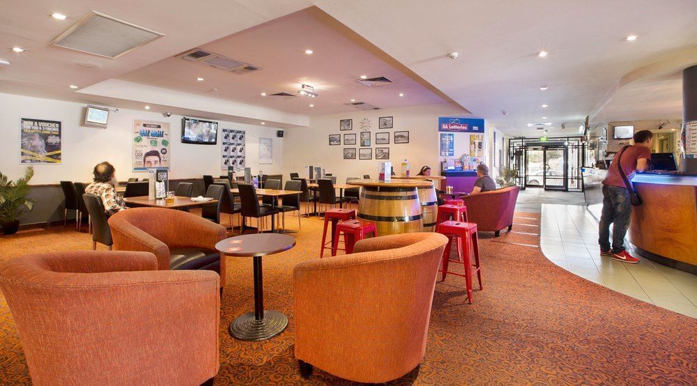 Nightcap At Rose & Crown Hotel Elizabeth Bagian luar foto