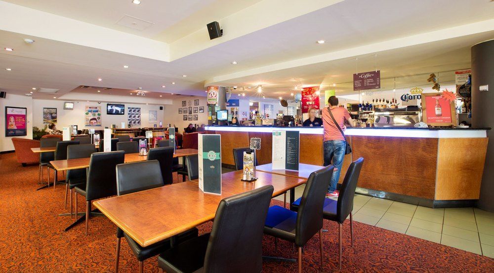 Nightcap At Rose & Crown Hotel Elizabeth Bagian luar foto