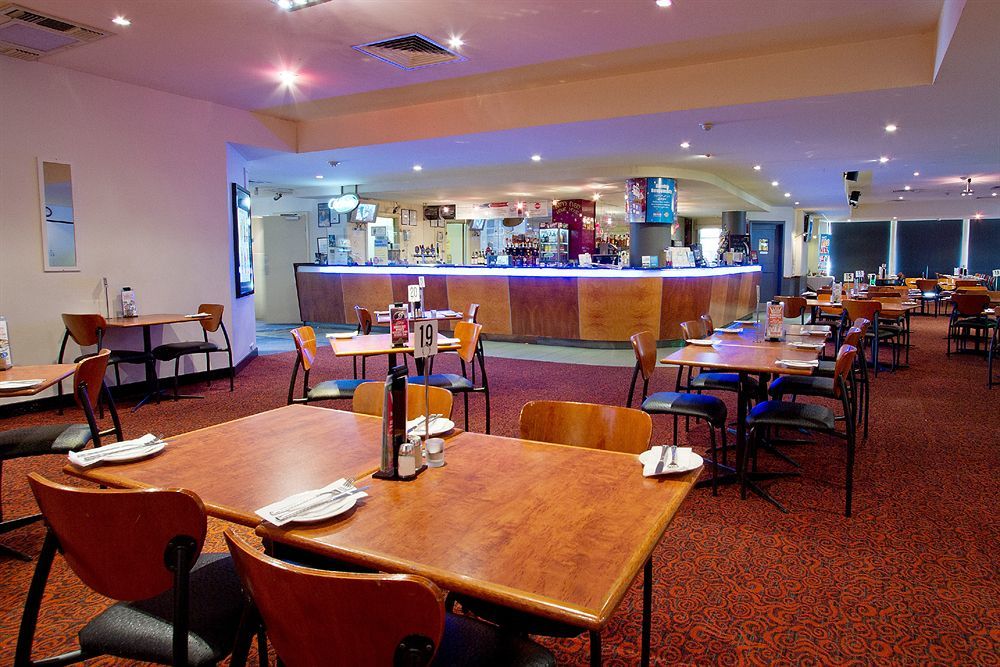 Nightcap At Rose & Crown Hotel Elizabeth Bagian luar foto